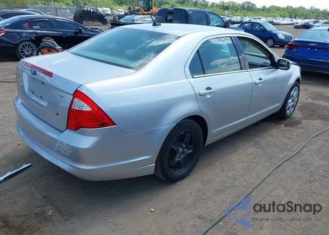 2010 Ford Fusion Se z USA, uszkodzony, nr VIN 3FAHP0HA3AR105876